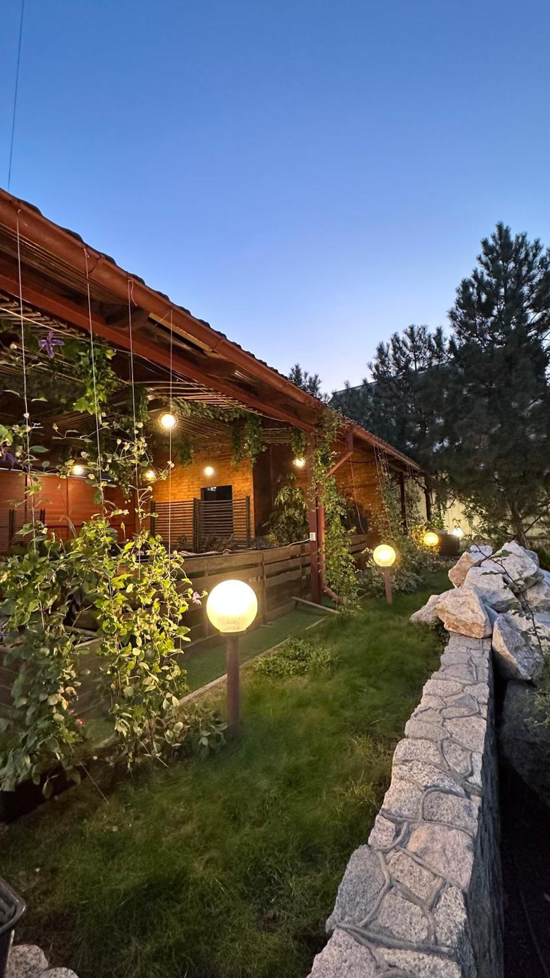 Tian-Shan Hotel Bischkek Exterior foto